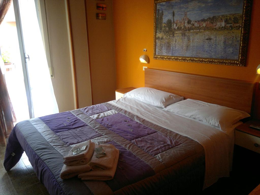 Hotel Simon Rimini Værelse billede